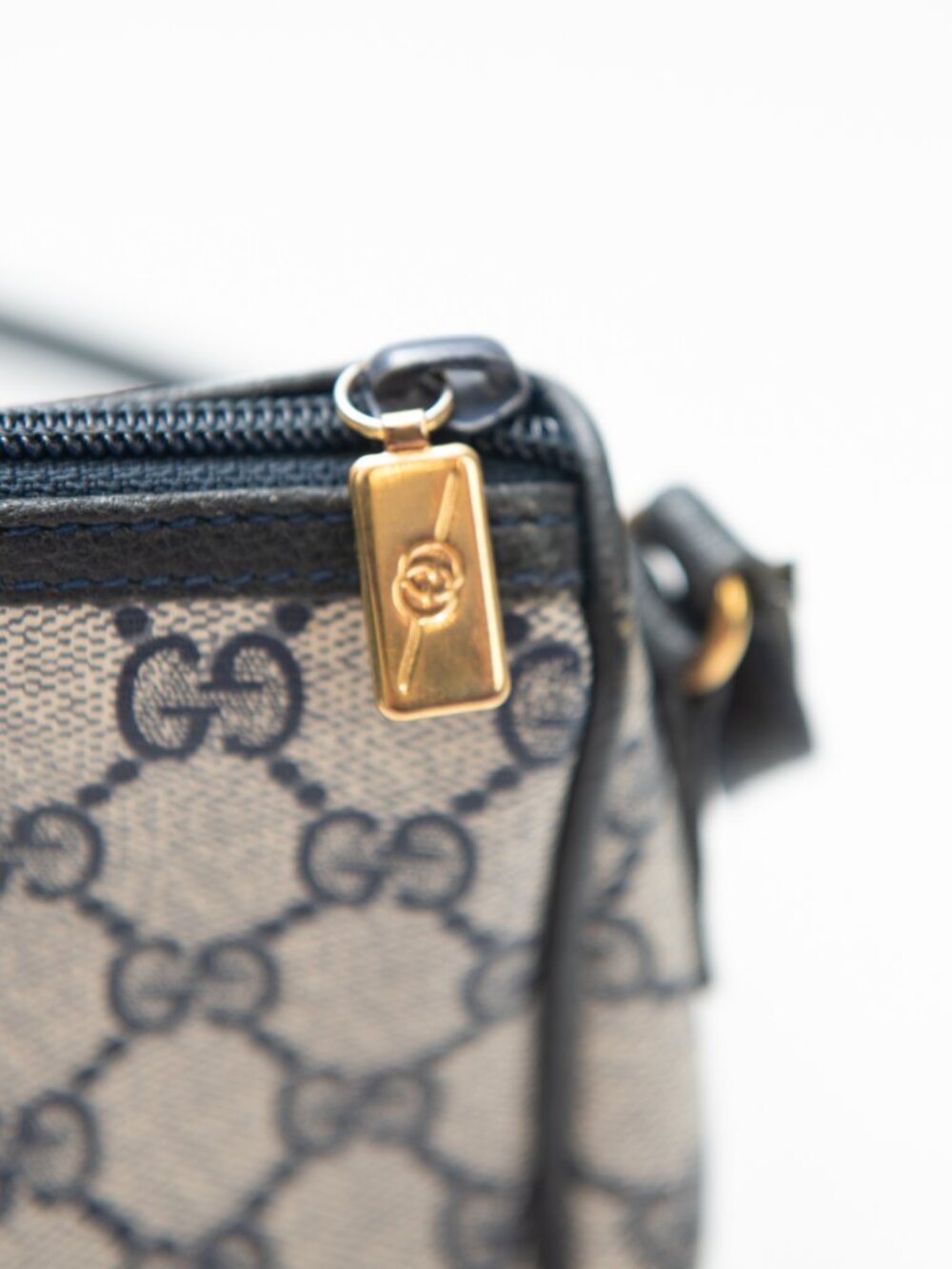 Vintage Gucci GG Supreme Monogram Camera Crossbody Bag 1980s Purse Navy Blue - Picture 6 of 16